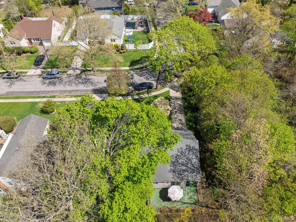 1076 Melissa Lane North Bellmore NY 11710