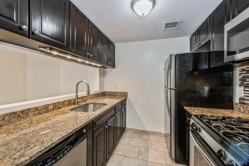 141-16 84th Drive Briarwood NY 11435