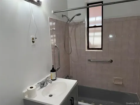 678 Warburton Yonkers NY 10701