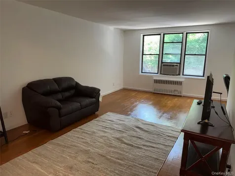 678 Warburton Yonkers NY 10701