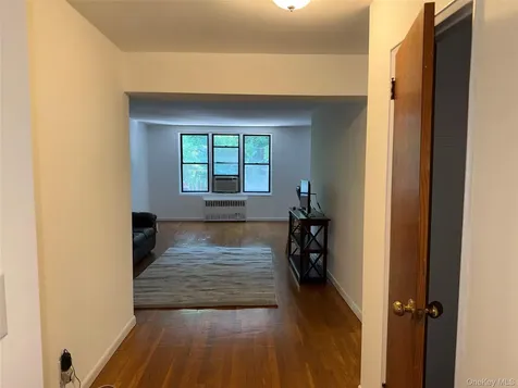 678 Warburton Yonkers NY 10701