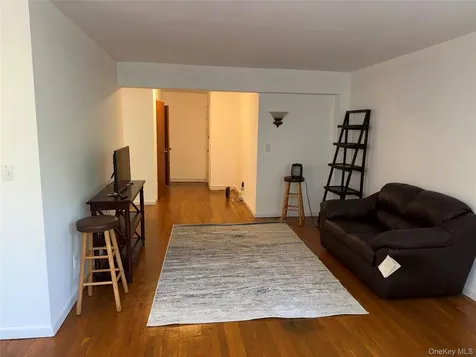 678 Warburton Yonkers NY 10701