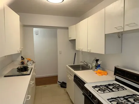 678 Warburton Yonkers NY 10701