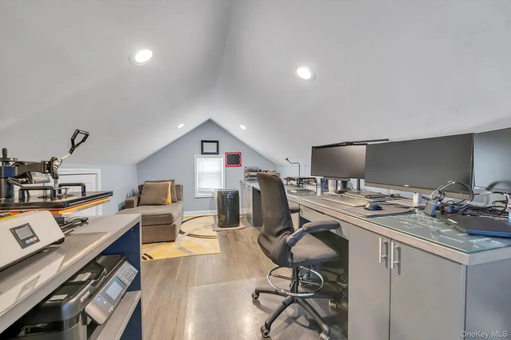 14 Laurel Road Lindenhurst NY 11757