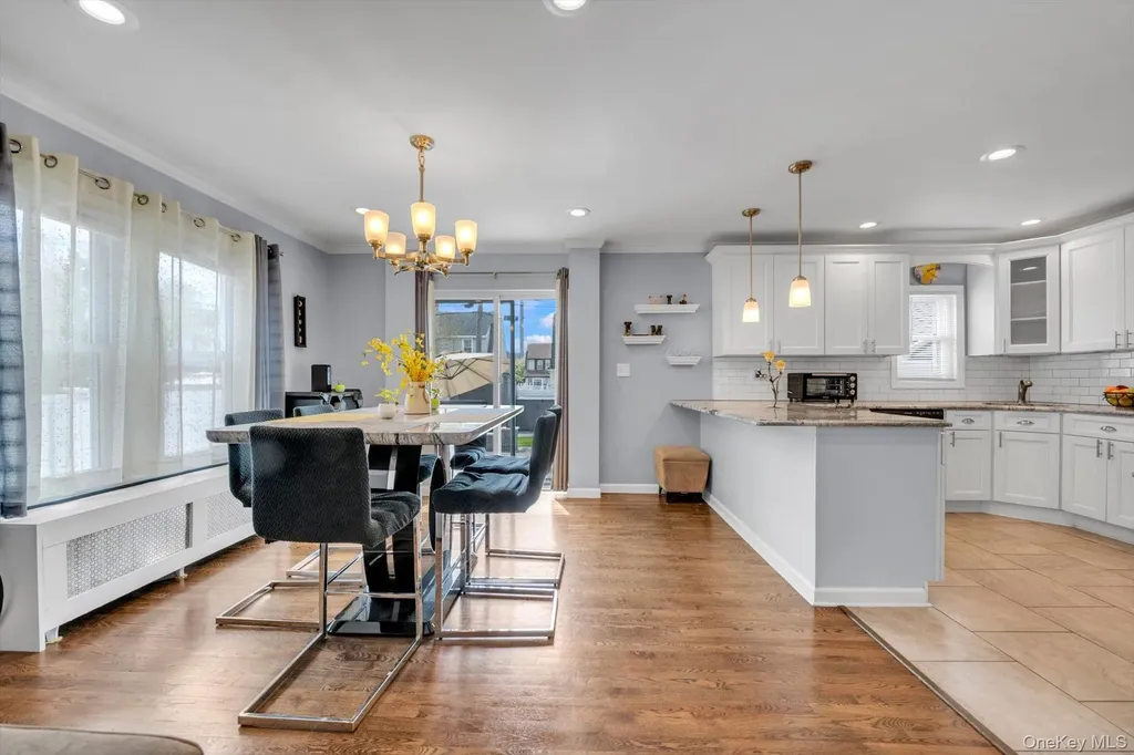 14 Laurel Road Lindenhurst NY 11757