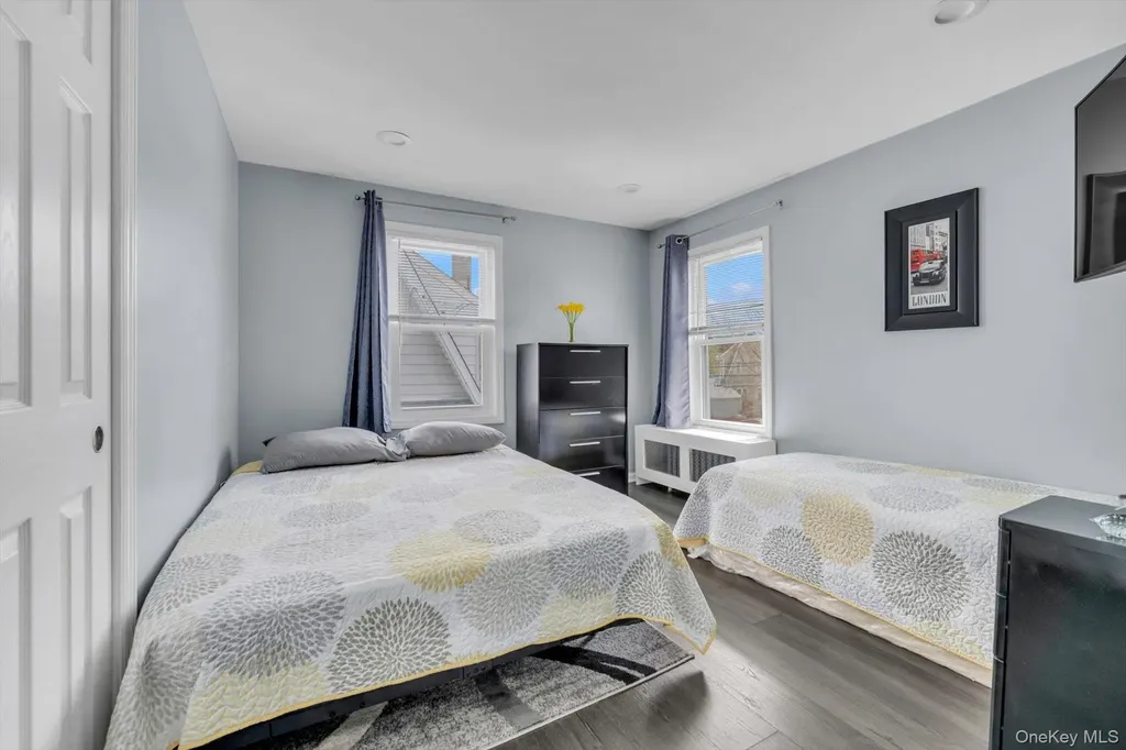 14 Laurel Road Lindenhurst NY 11757