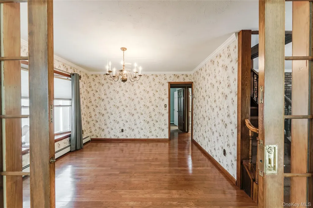 16 Rainbow Lane Levittown NY 11756
