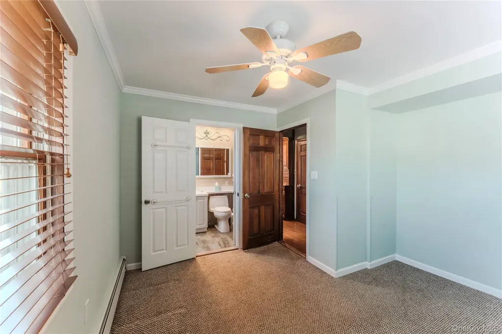 16 Rainbow Lane Levittown NY 11756