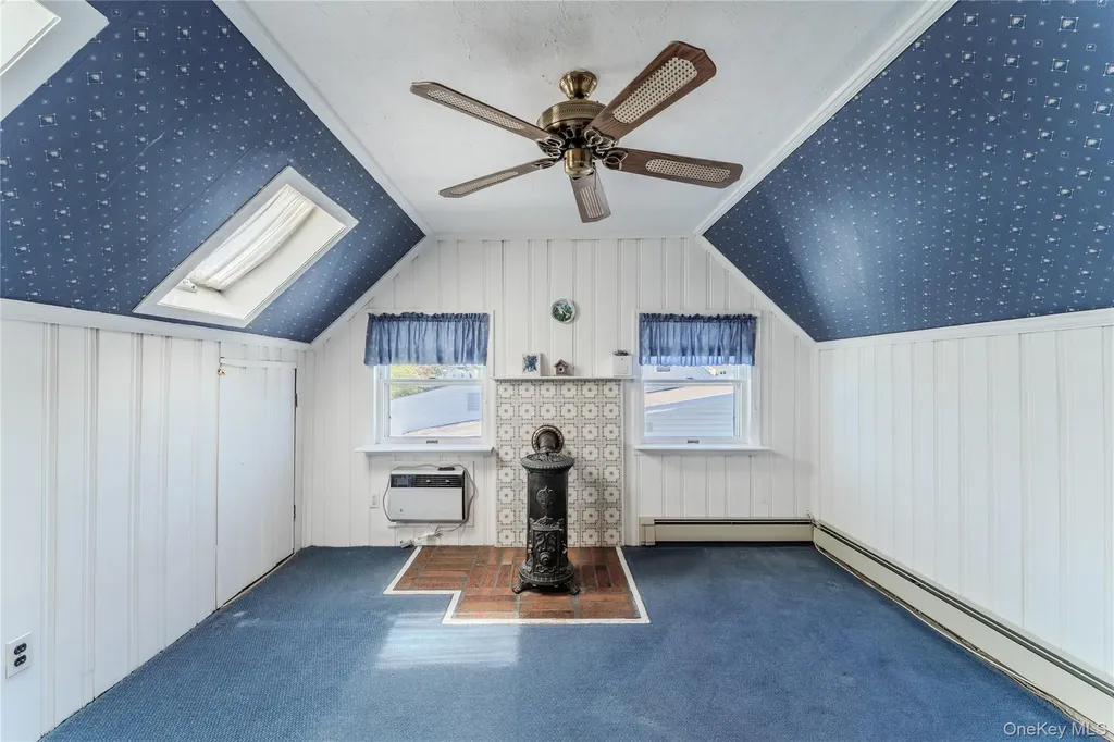 16 Rainbow Lane Levittown NY 11756