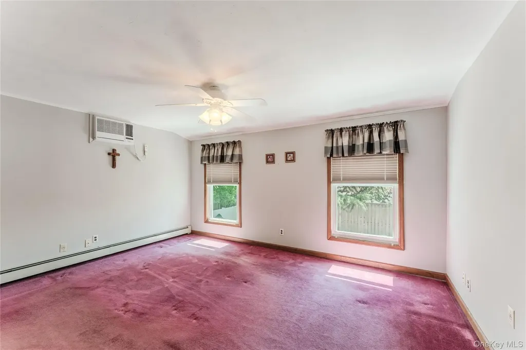 16 Rainbow Lane Levittown NY 11756