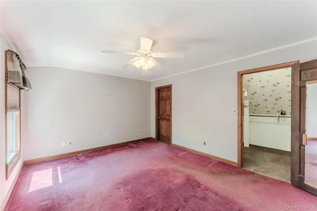 16 Rainbow Lane Levittown NY 11756