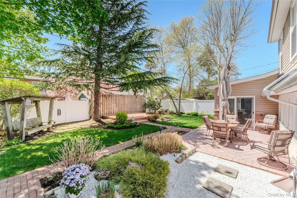 16 Rainbow Lane Levittown NY 11756