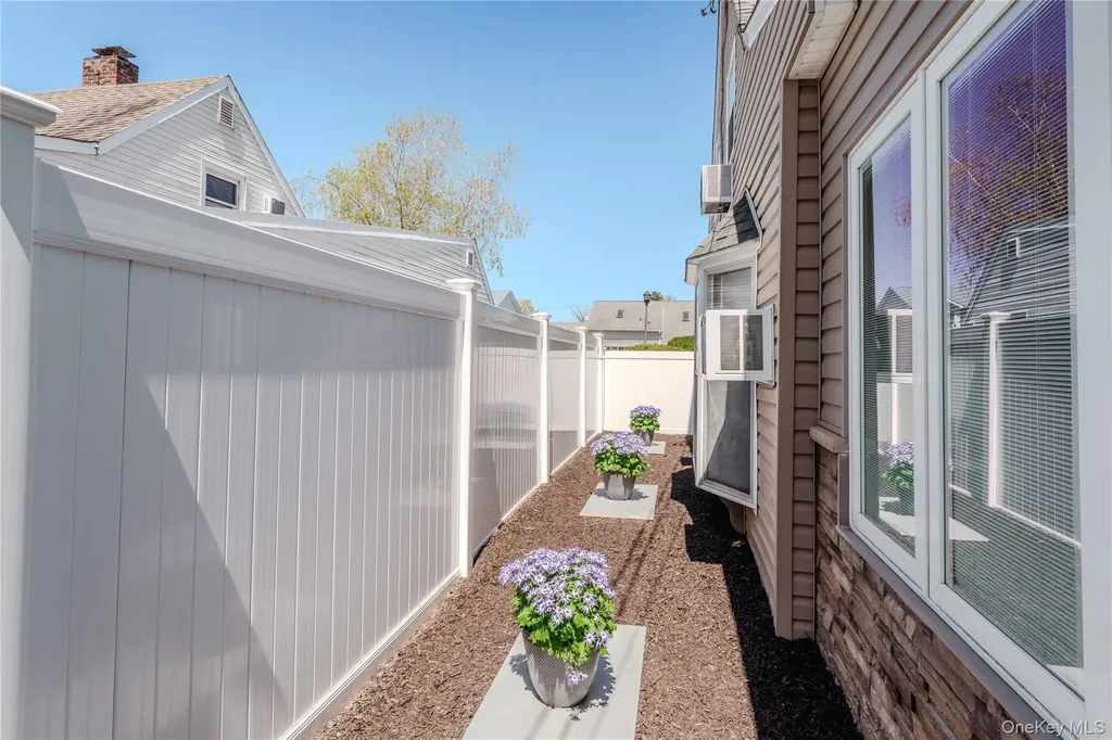 16 Rainbow Lane Levittown NY 11756