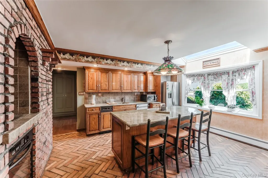 16 Rainbow Lane Levittown NY 11756