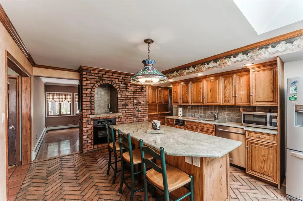 16 Rainbow Lane Levittown NY 11756