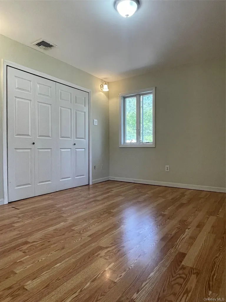 171 Hounslow Road Shirley NY 11967