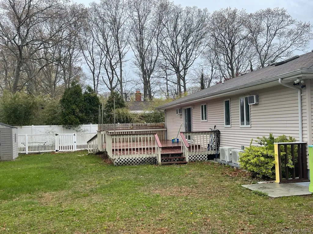 171 Hounslow Road Shirley NY 11967
