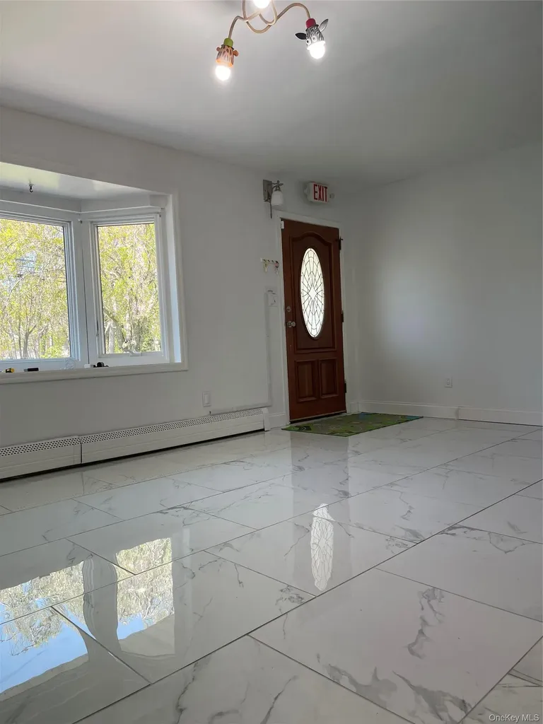 171 Hounslow Road Shirley NY 11967