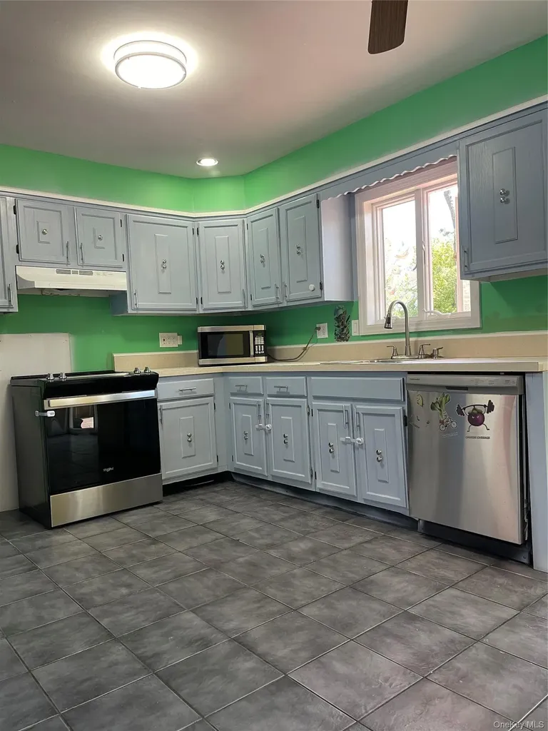 171 Hounslow Road Shirley NY 11967