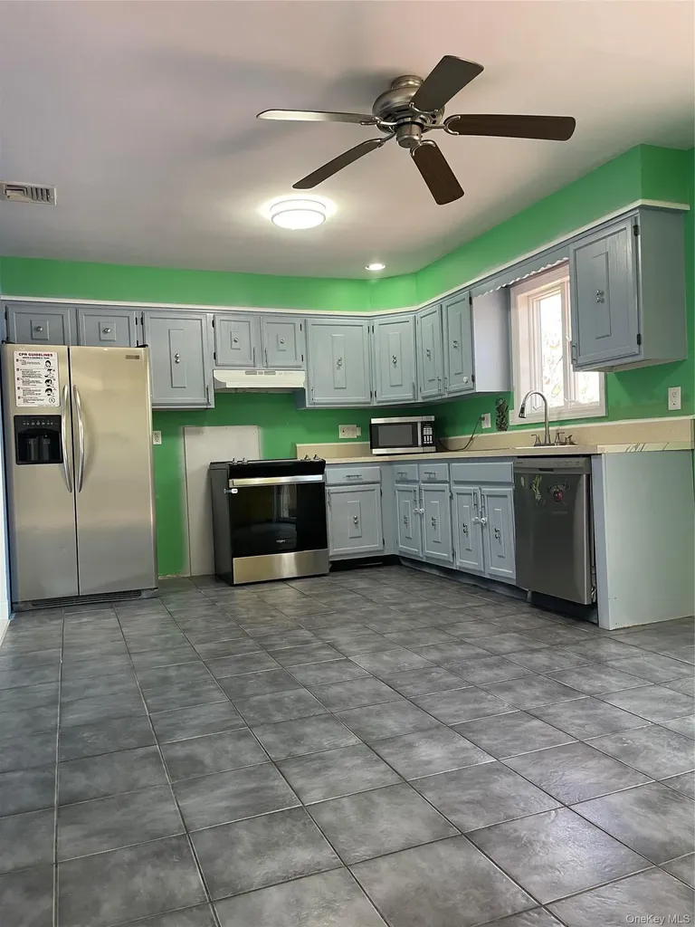 171 Hounslow Road Shirley NY 11967