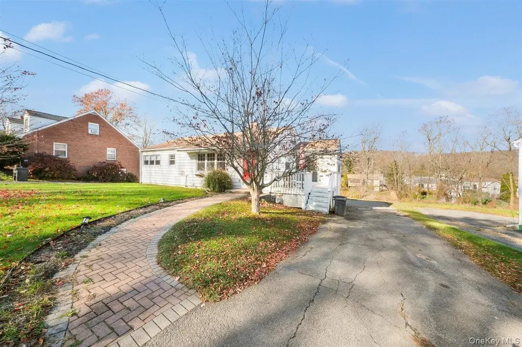 22 Quaker Hill Road Monroe NY 10950