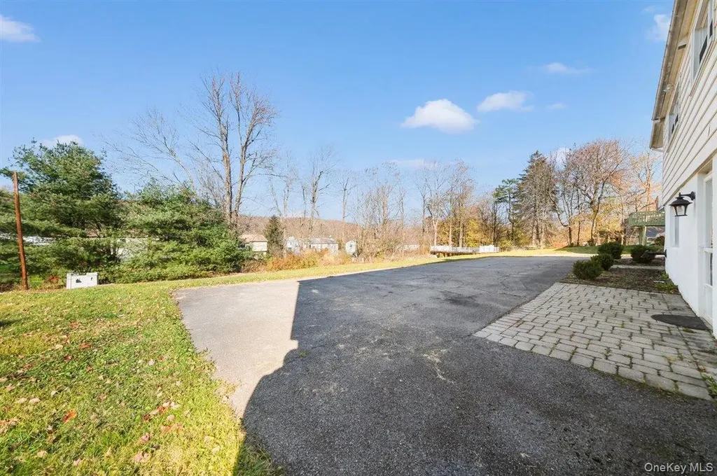 22 Quaker Hill Road Monroe NY 10950