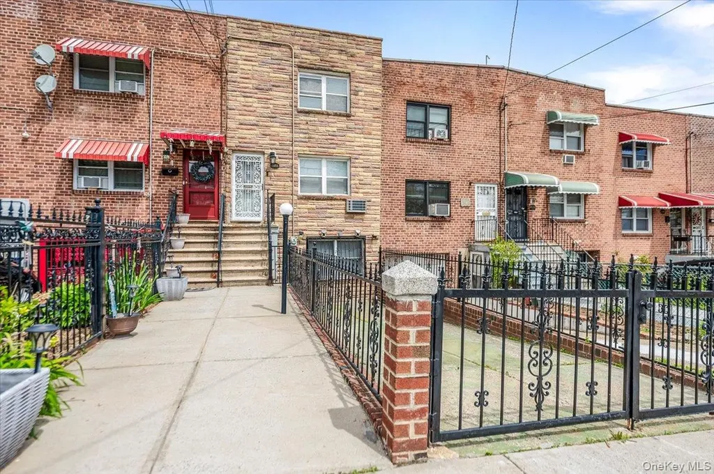 1021A E 229th Street E Bronx NY 10466
