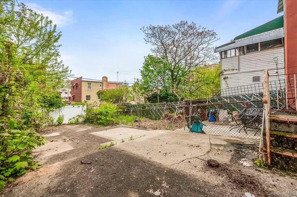 1021A E 229th Street E Bronx NY 10466