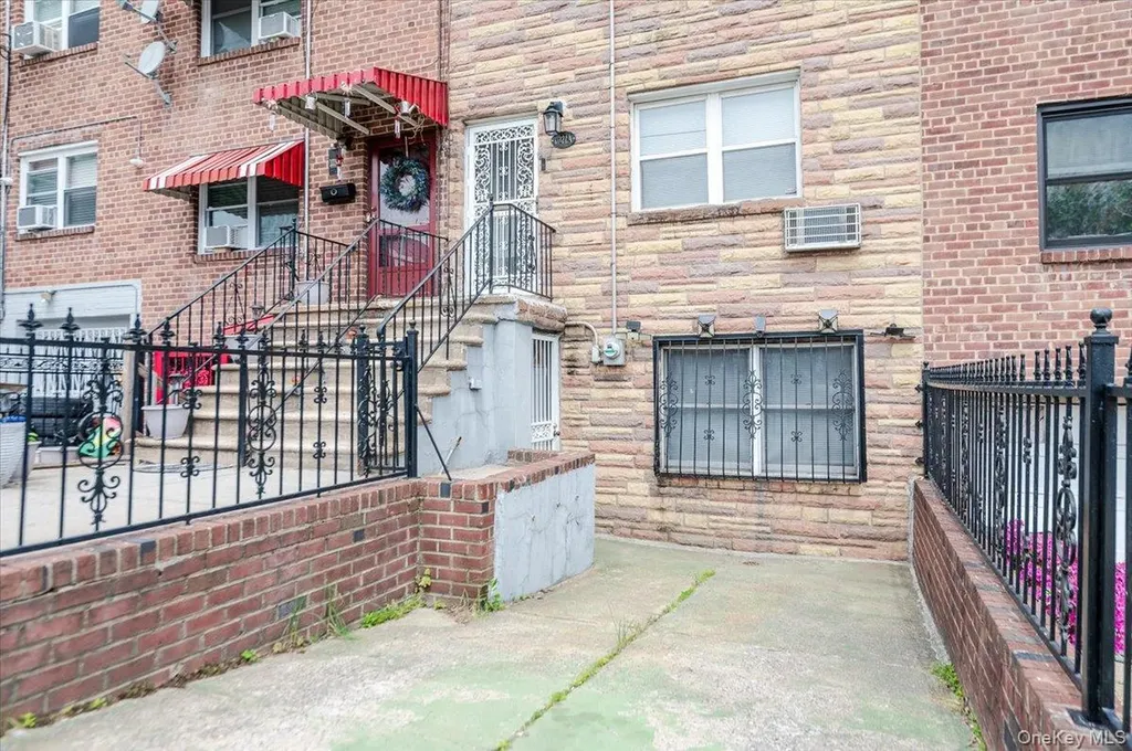 1021A E 229th Street E Bronx NY 10466