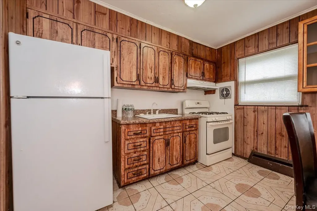 1021A E 229th Street E Bronx NY 10466