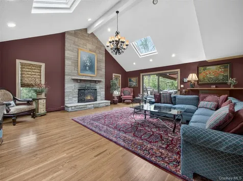 4 Abbey Road Orangeburg NY 10962