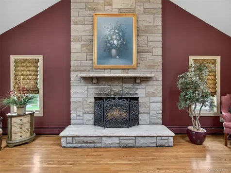 4 Abbey Road Orangeburg NY 10962