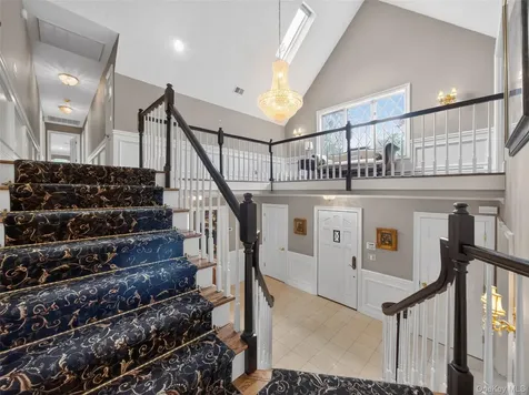 4 Abbey Road Orangeburg NY 10962