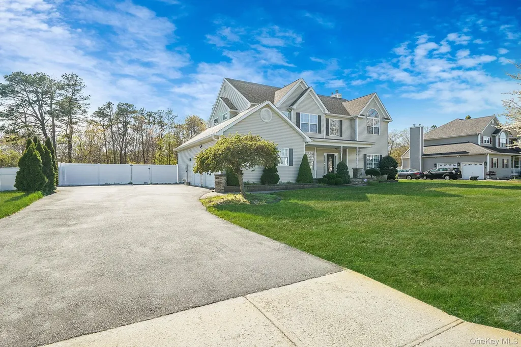 4 Jordan Drive Medford NY 11763