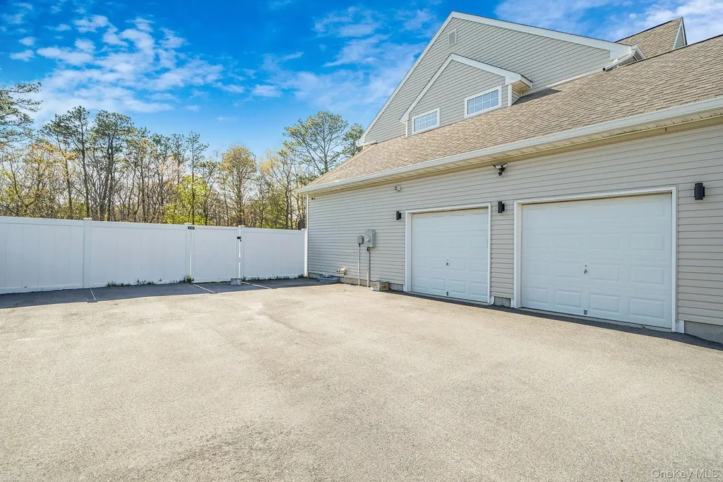 4 Jordan Drive Medford NY 11763