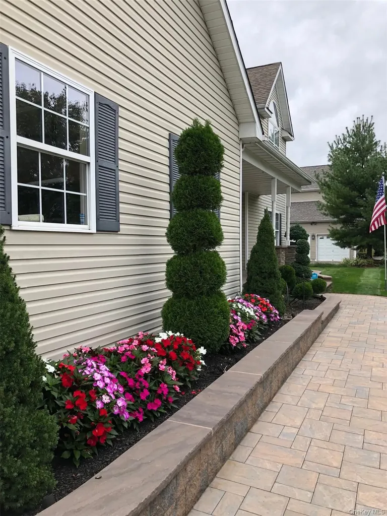 4 Jordan Drive Medford NY 11763