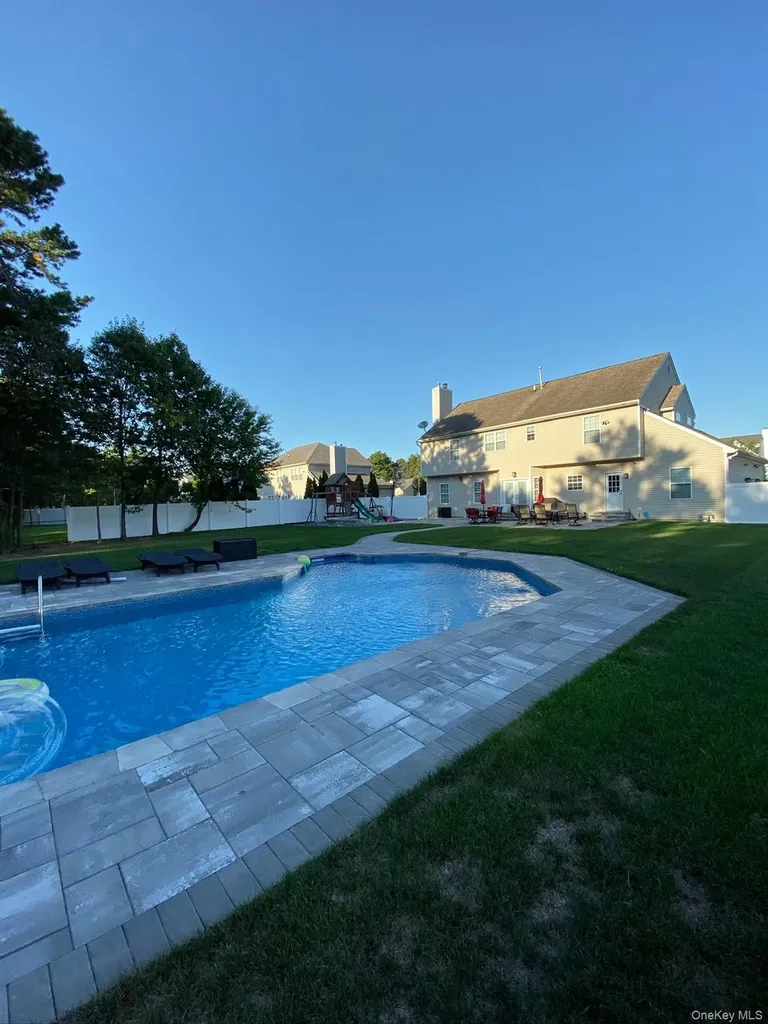 4 Jordan Drive Medford NY 11763