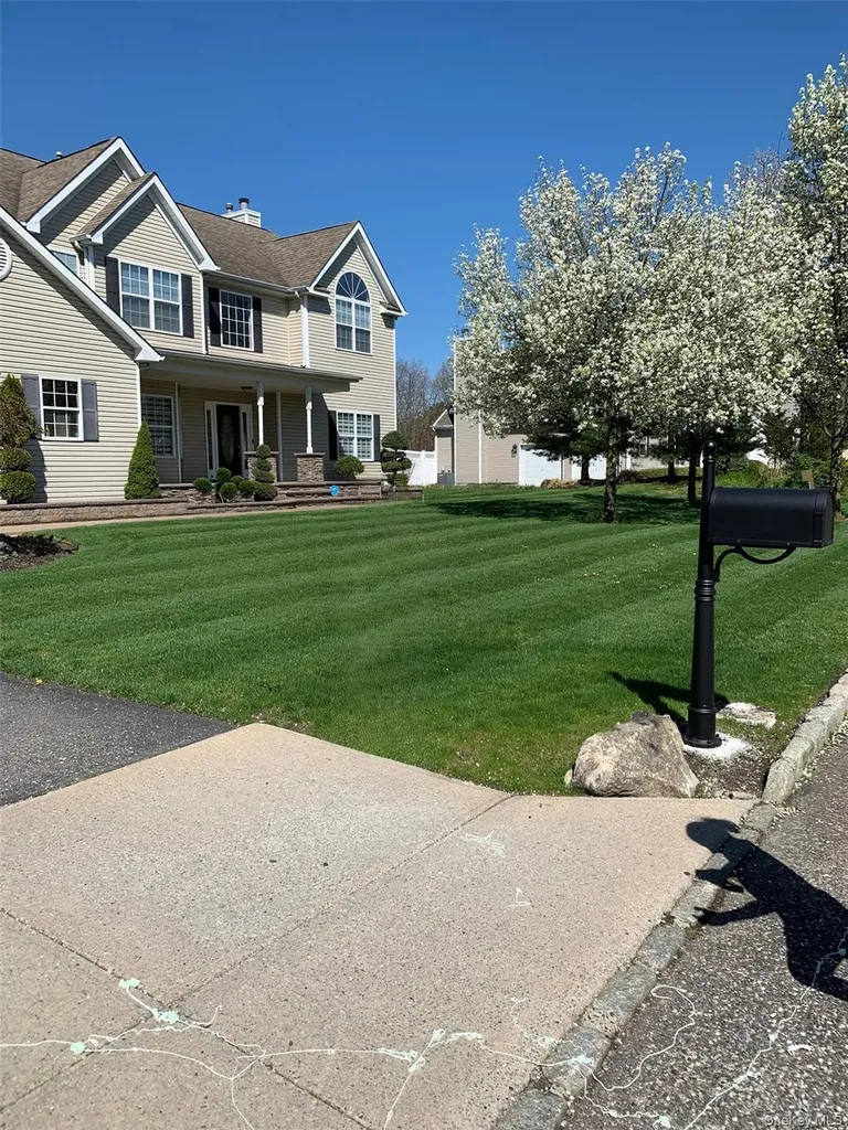 4 Jordan Drive Medford NY 11763
