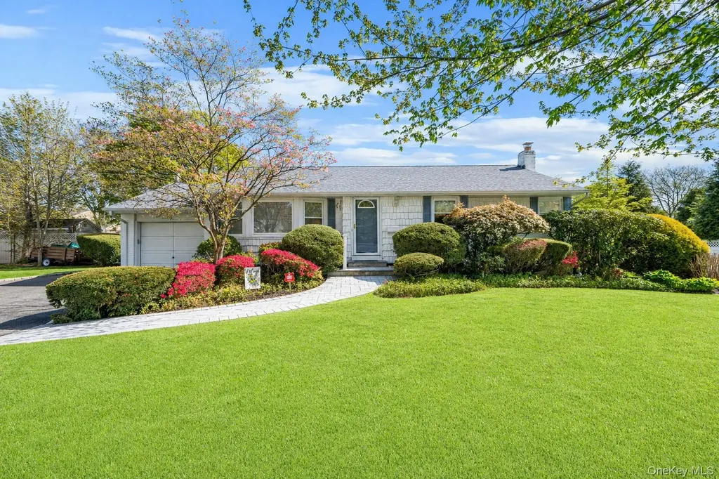 15 Frost Lane Greenlawn NY 11740