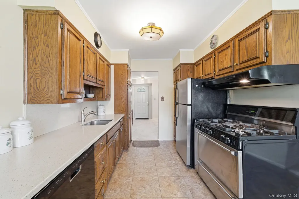 15 Frost Lane Greenlawn NY 11740
