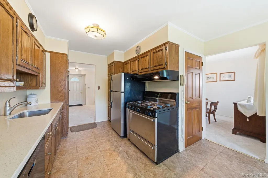 15 Frost Lane Greenlawn NY 11740