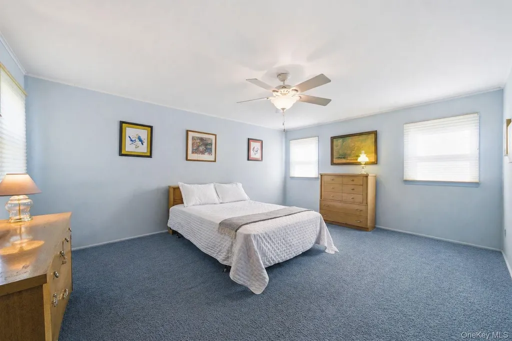15 Frost Lane Greenlawn NY 11740