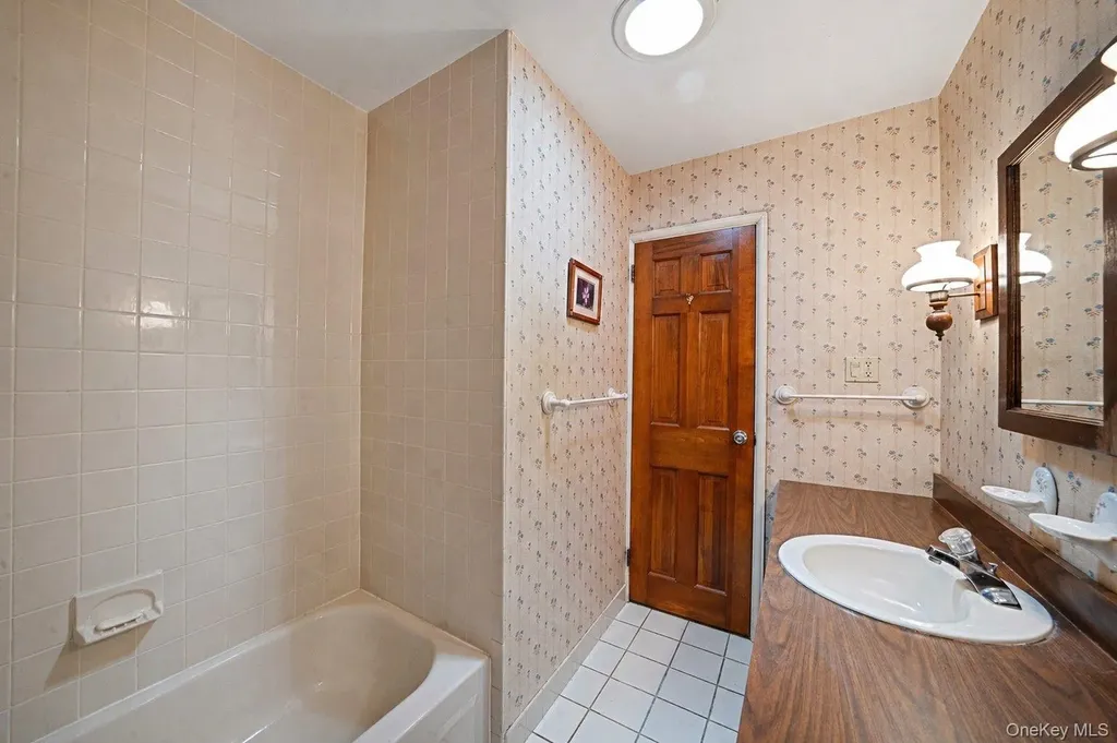 15 Frost Lane Greenlawn NY 11740