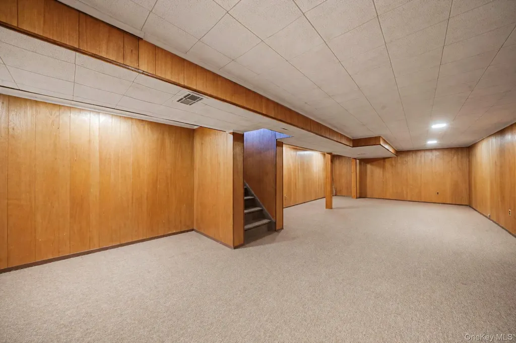 15 Frost Lane Greenlawn NY 11740