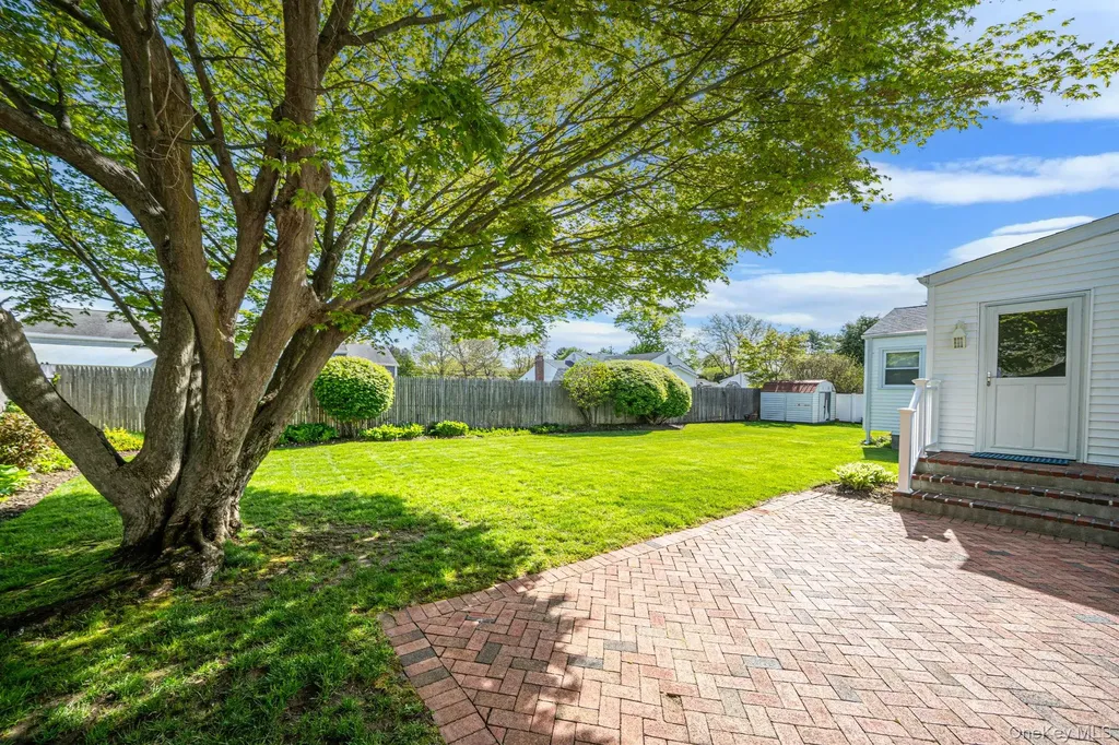 15 Frost Lane Greenlawn NY 11740