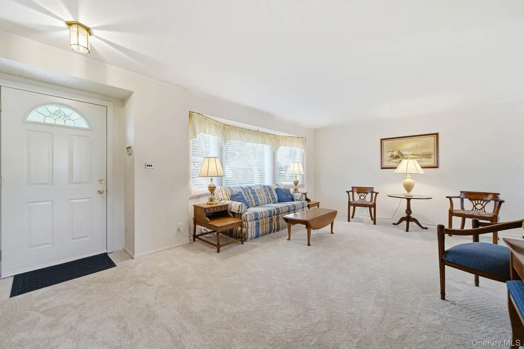 15 Frost Lane Greenlawn NY 11740