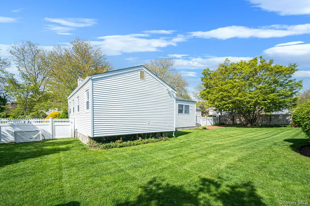 15 Frost Lane Greenlawn NY 11740
