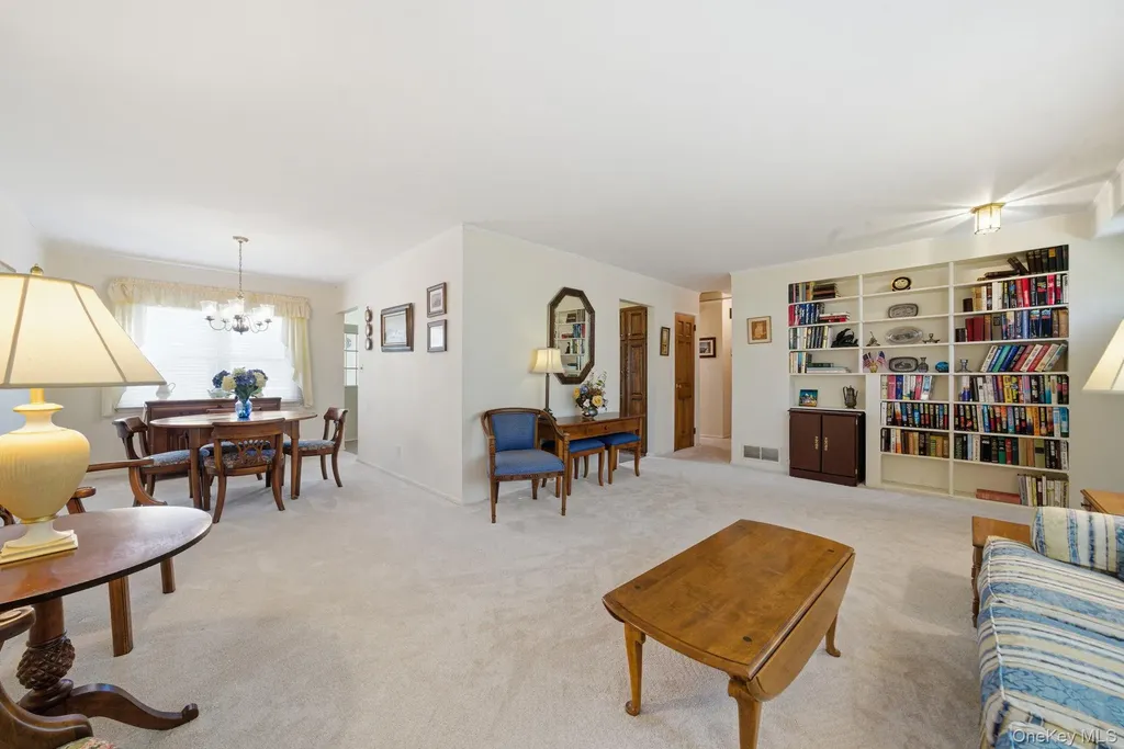 15 Frost Lane Greenlawn NY 11740