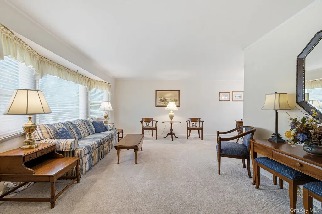 15 Frost Lane Greenlawn NY 11740