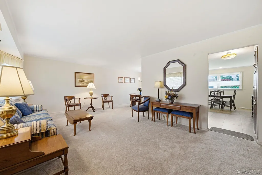 15 Frost Lane Greenlawn NY 11740
